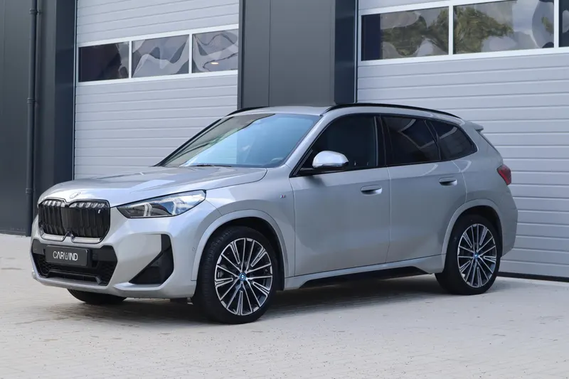 BMW iX1 (2023)