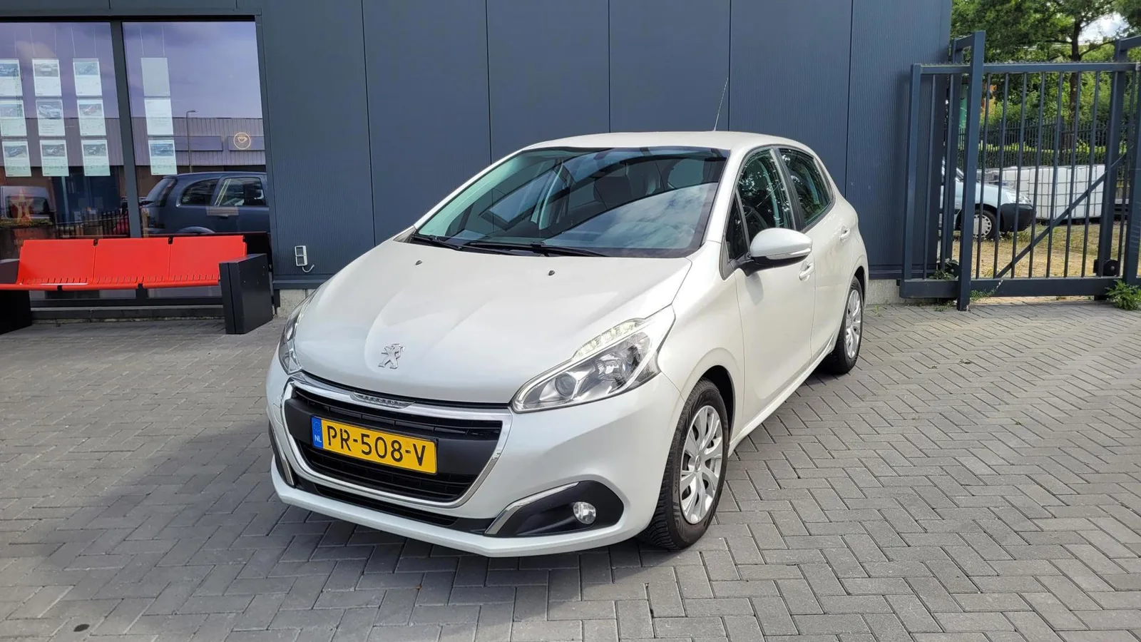Peugeot 208 (2017) — foto 1