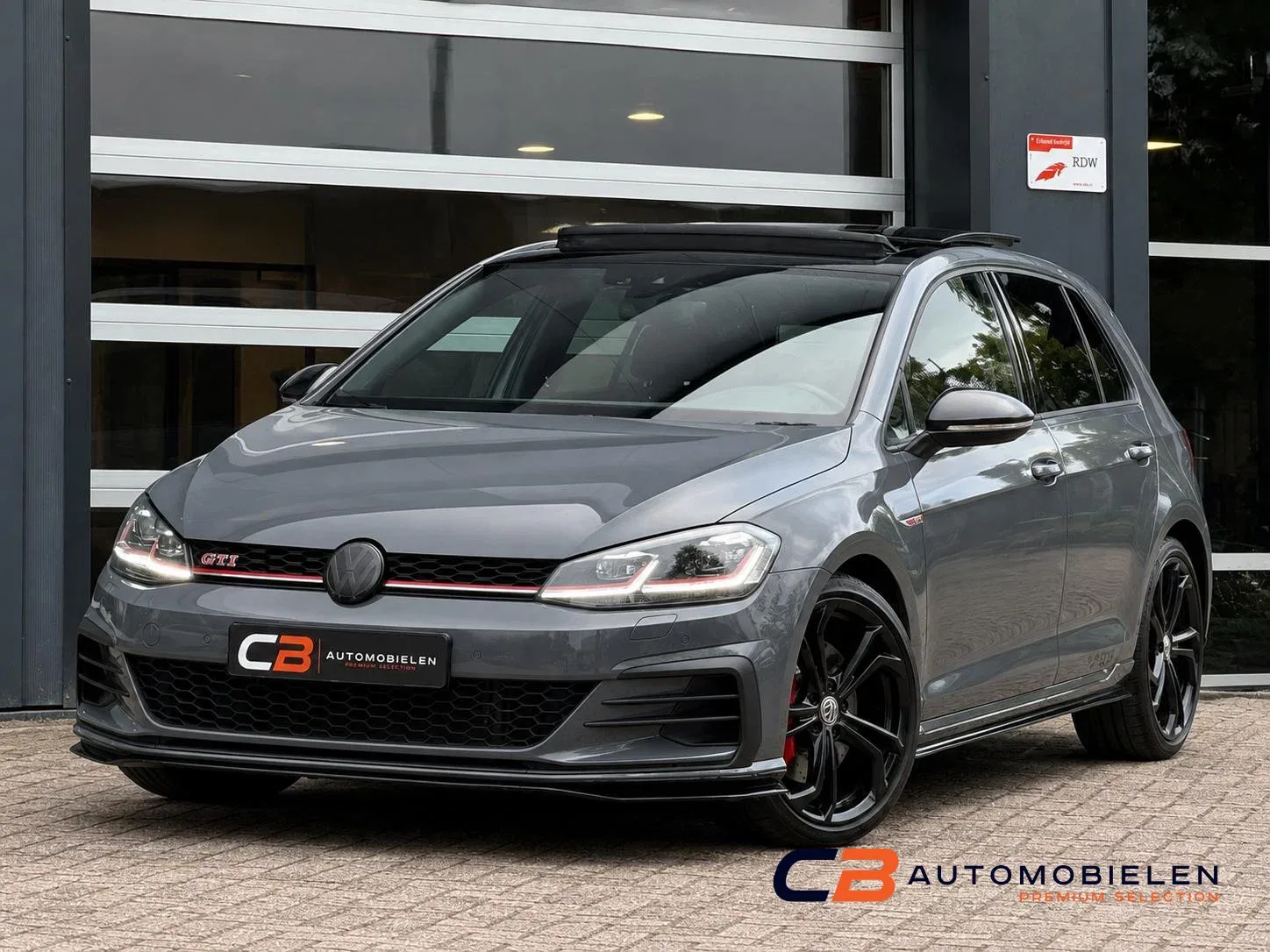 Volkswagen Golf (2019) — foto 1