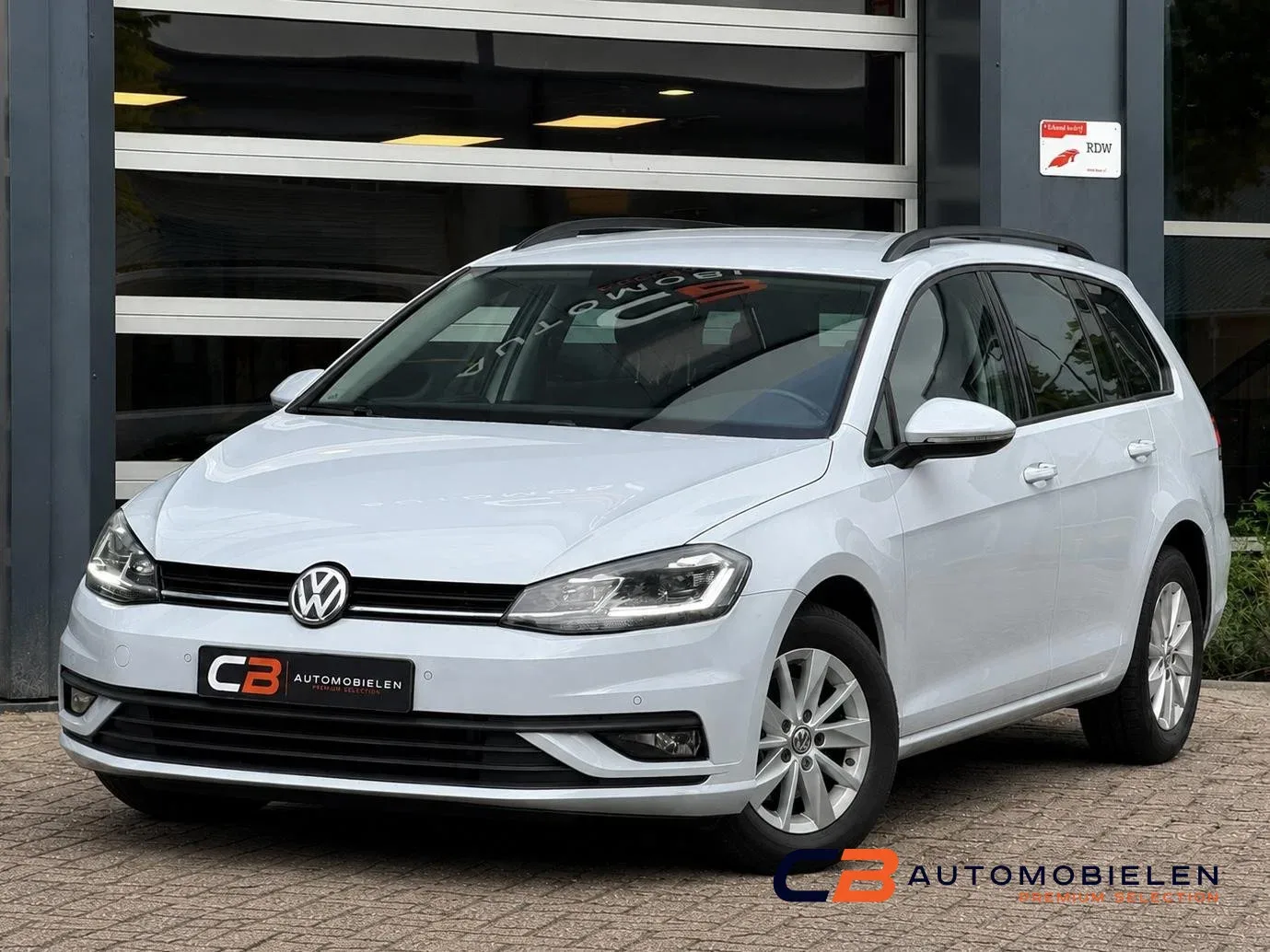Volkswagen Golf (2019) — foto 1