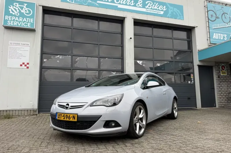 Opel Astra (2012)