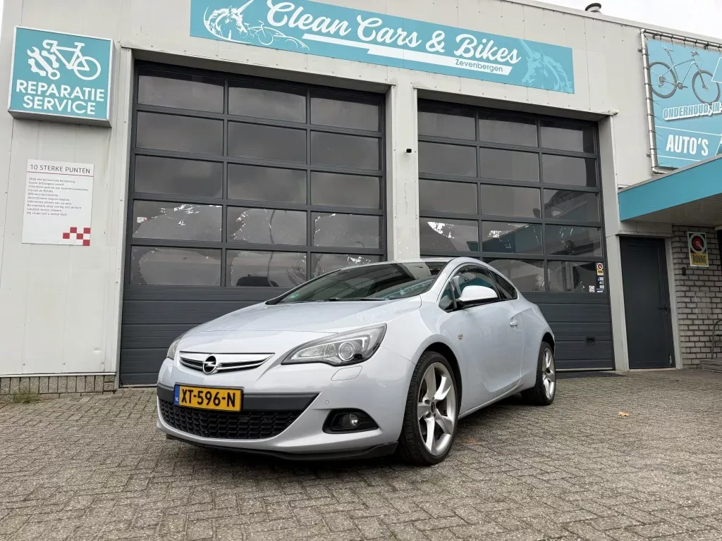 Opel Astra (2012) — foto 1