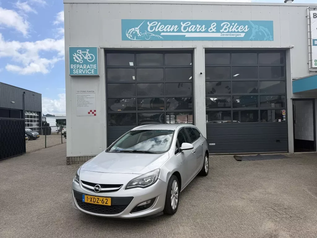 Opel Astra (2013) — foto 1