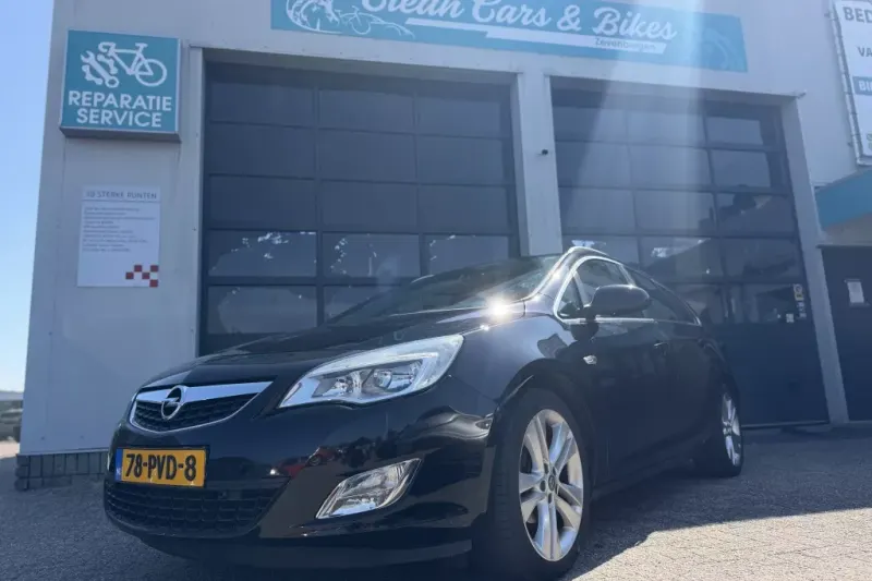 Opel Astra (2011)