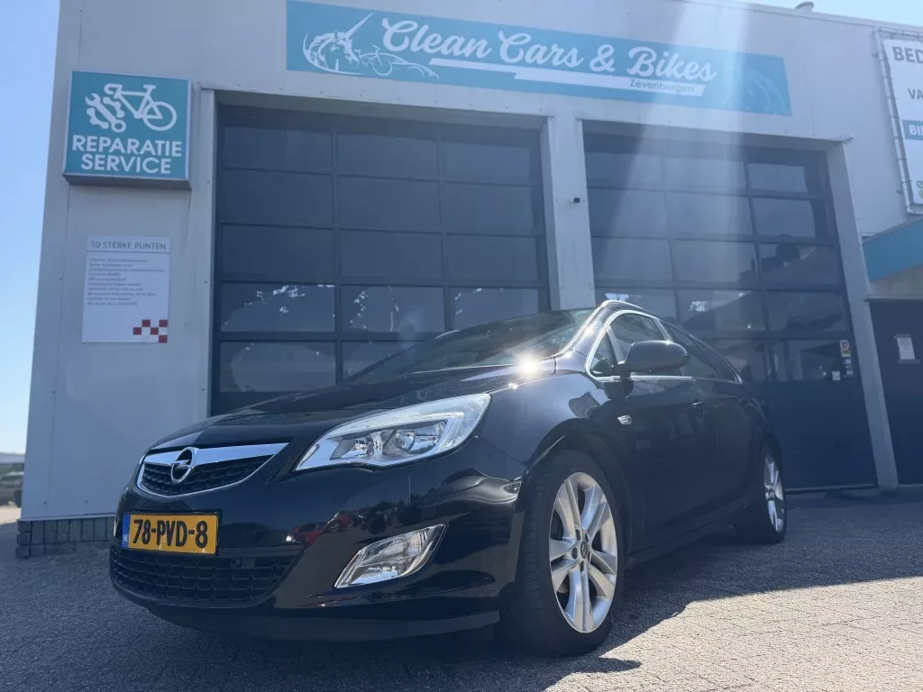 Opel Astra (2011) — foto 1