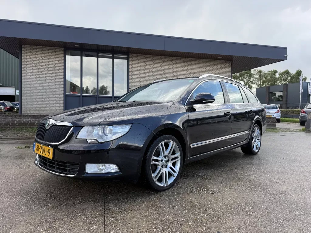 Škoda Superb (2011) — foto 1