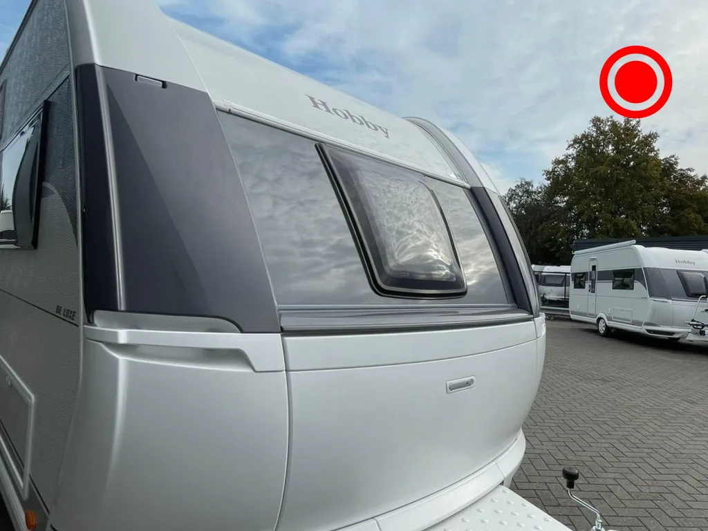 Hobby De Luxe (2026) — foto 1