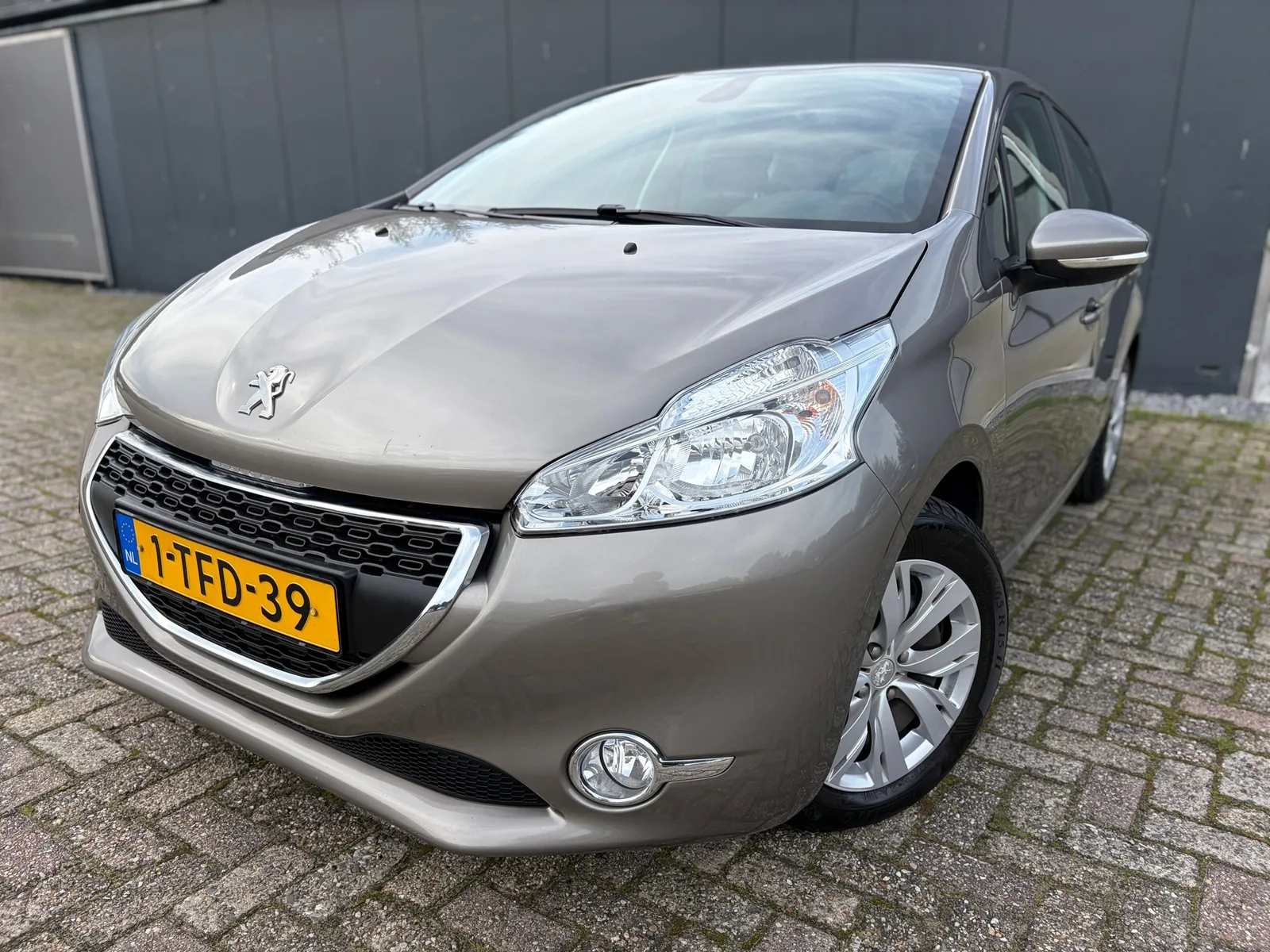 Peugeot 208 (2014) — foto 1