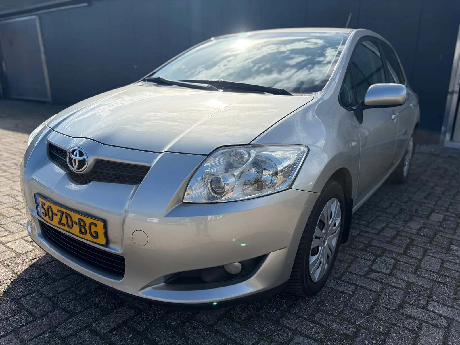Toyota Auris (2008) — foto 1
