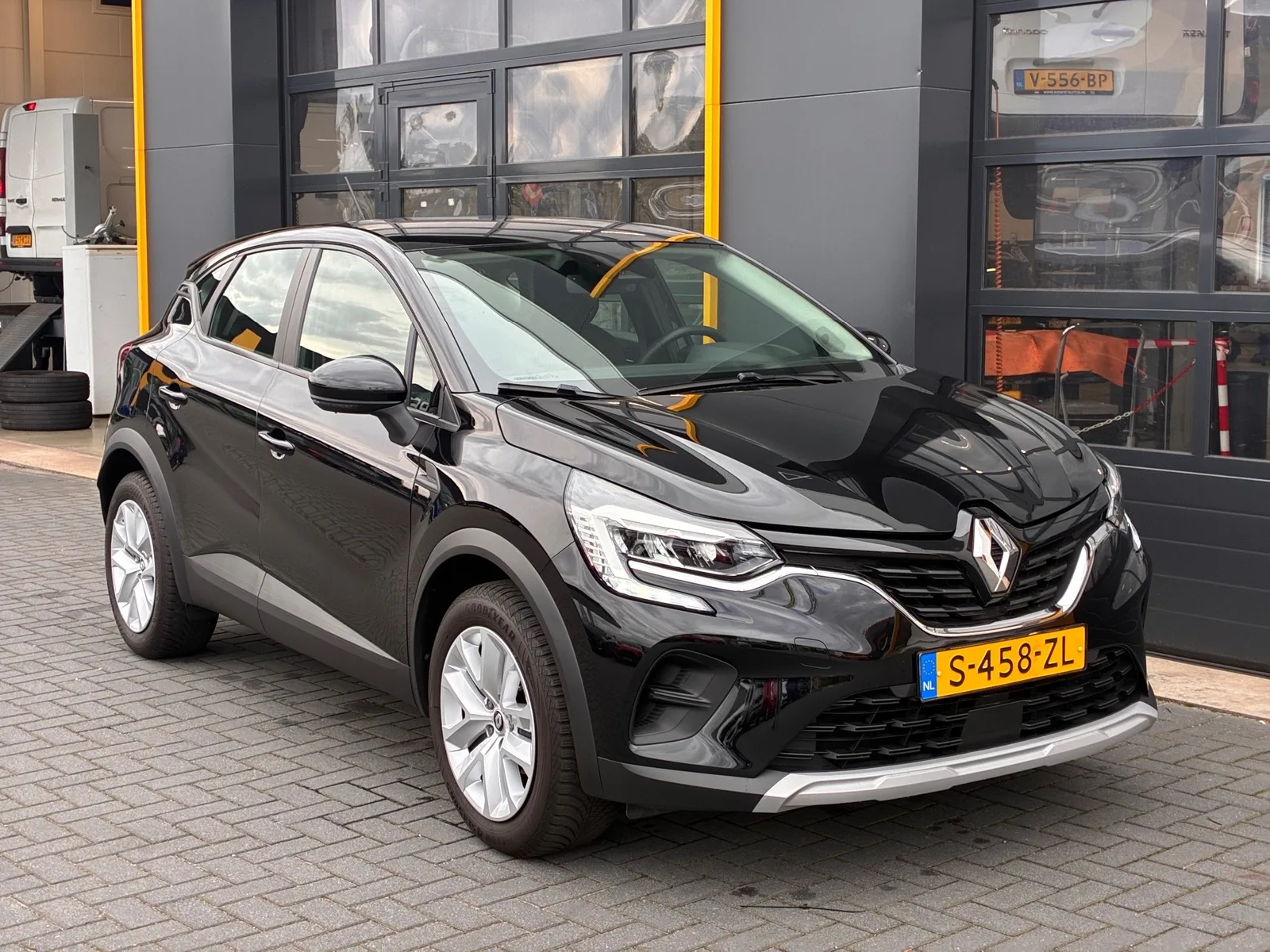 Renault Captur (2023) — foto 1