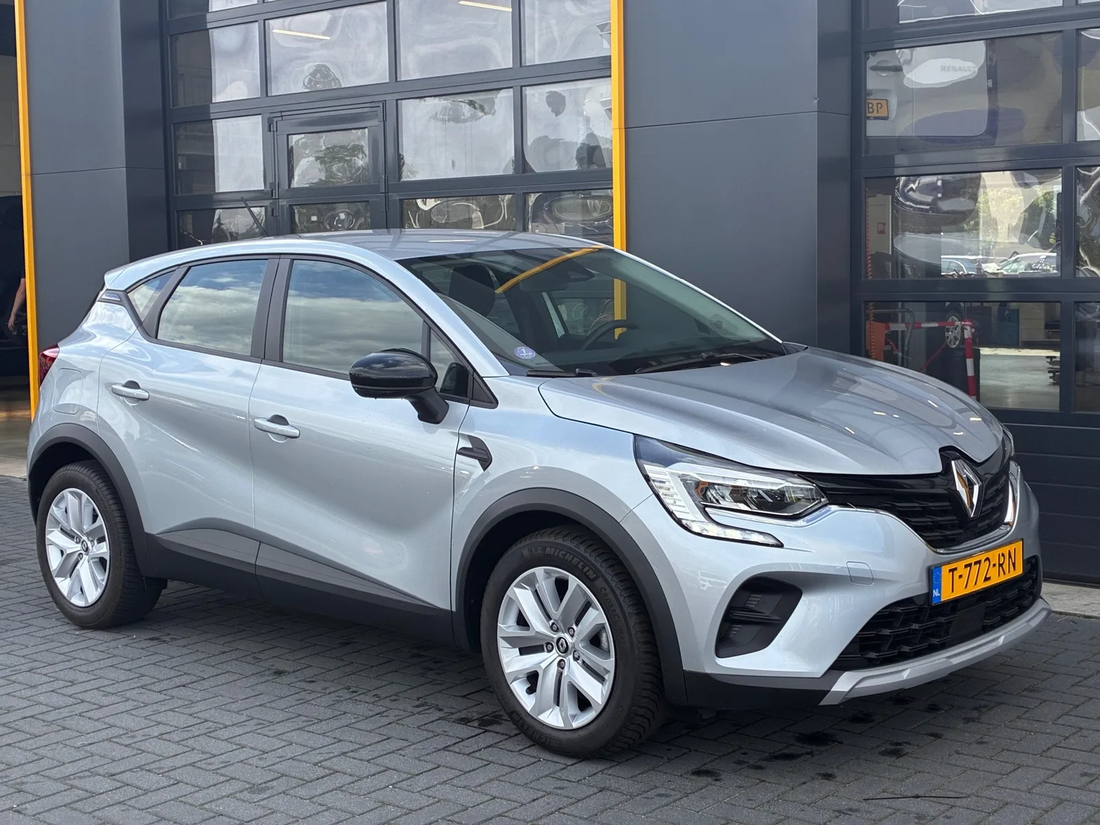Renault Captur (2023) — foto 1