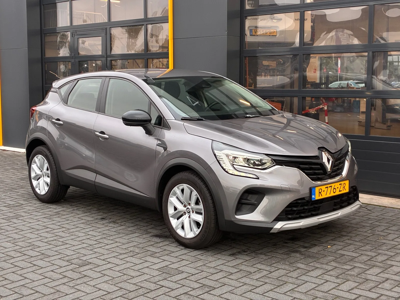 Renault Captur (2023) — foto 1