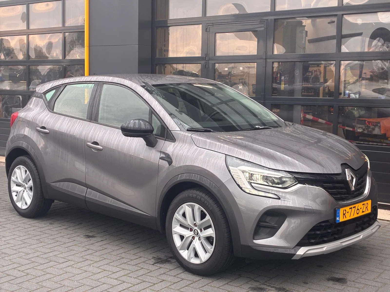 Renault Captur (2023) — foto 1