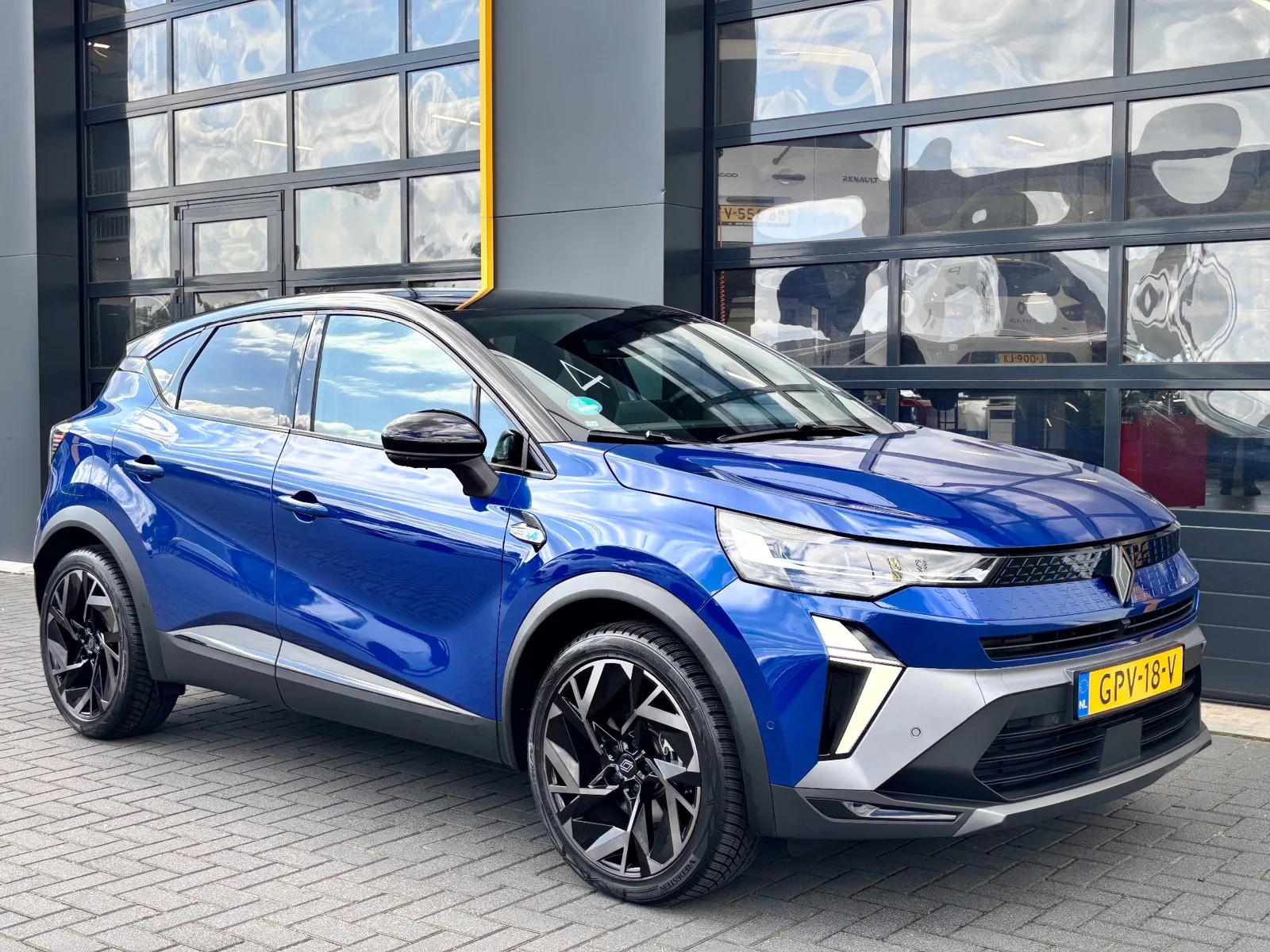 Renault Captur (2024) — foto 1