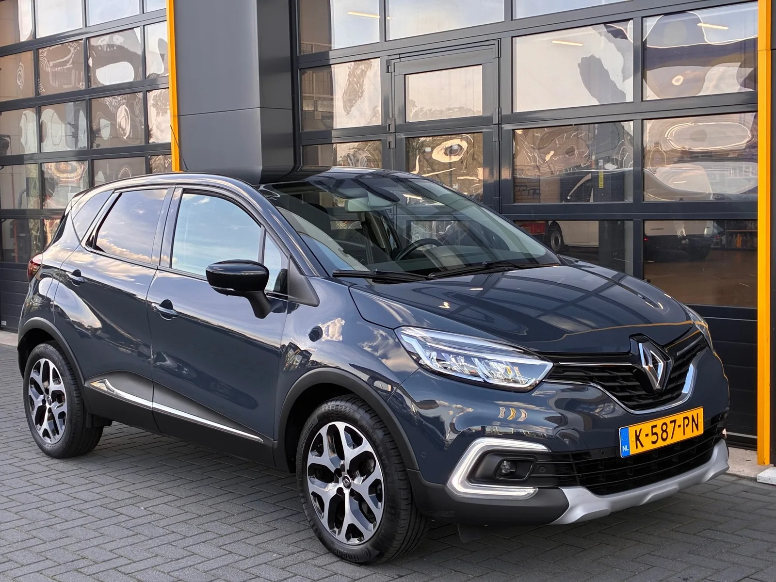 Renault Captur (2020) — foto 1
