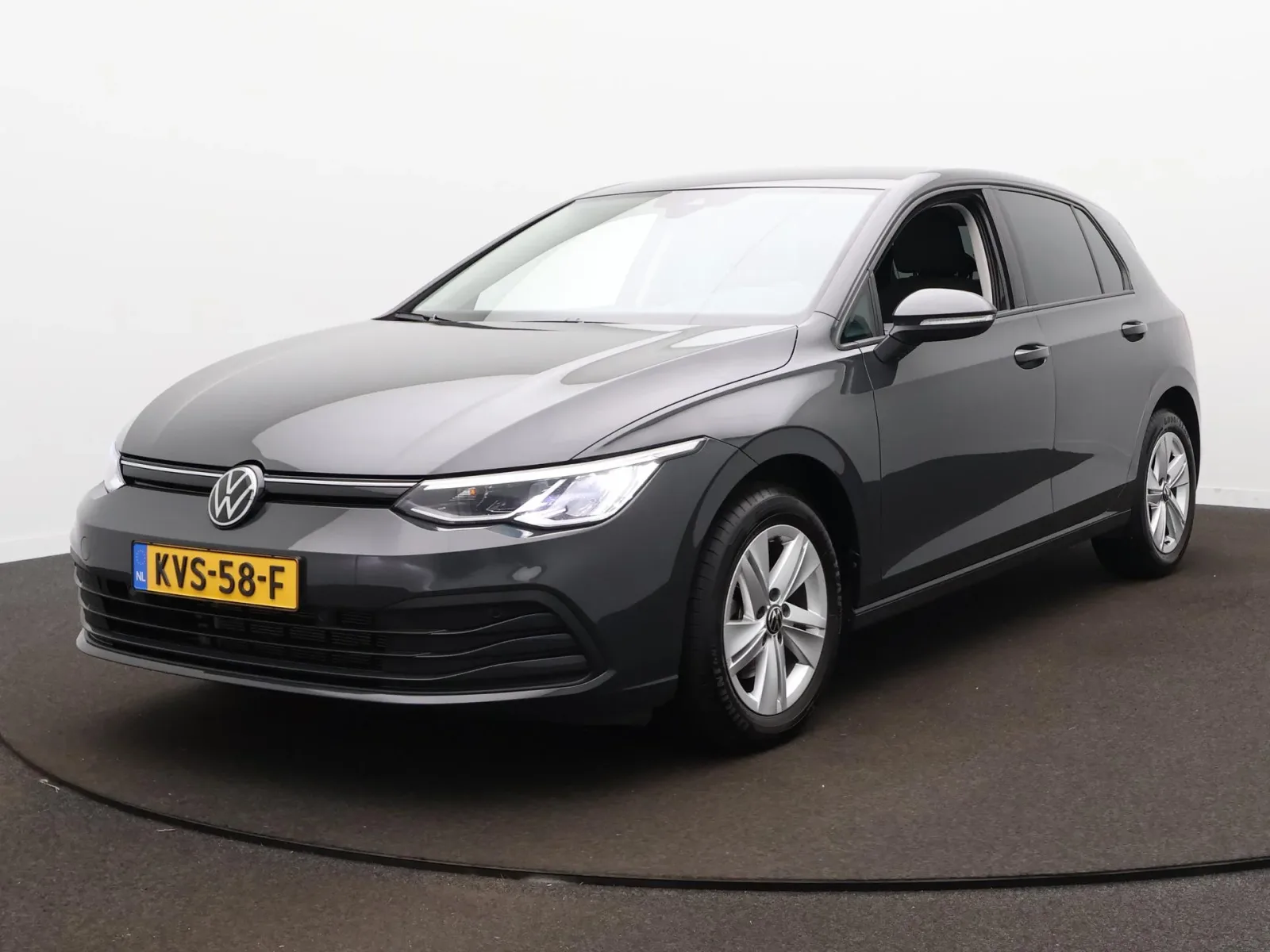 Volkswagen Golf (2023) — foto 1