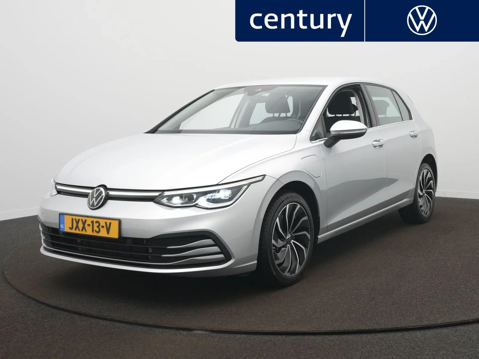 Volkswagen Golf (2022) — foto 1