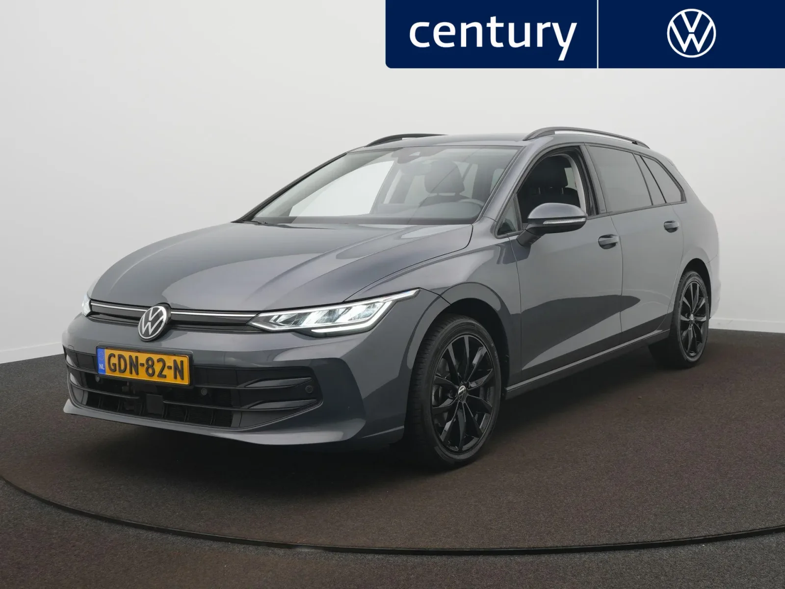 Volkswagen Golf (2024) — foto 1