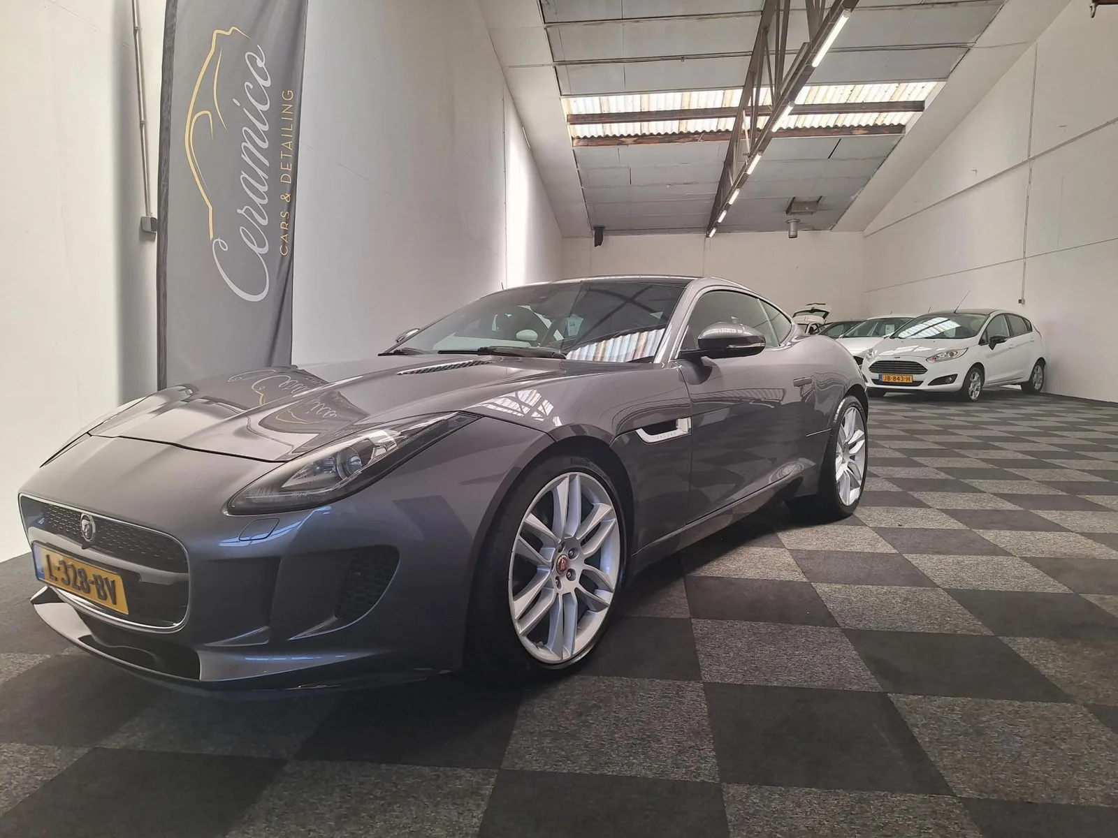 Jaguar F-Type (2015) — foto 1