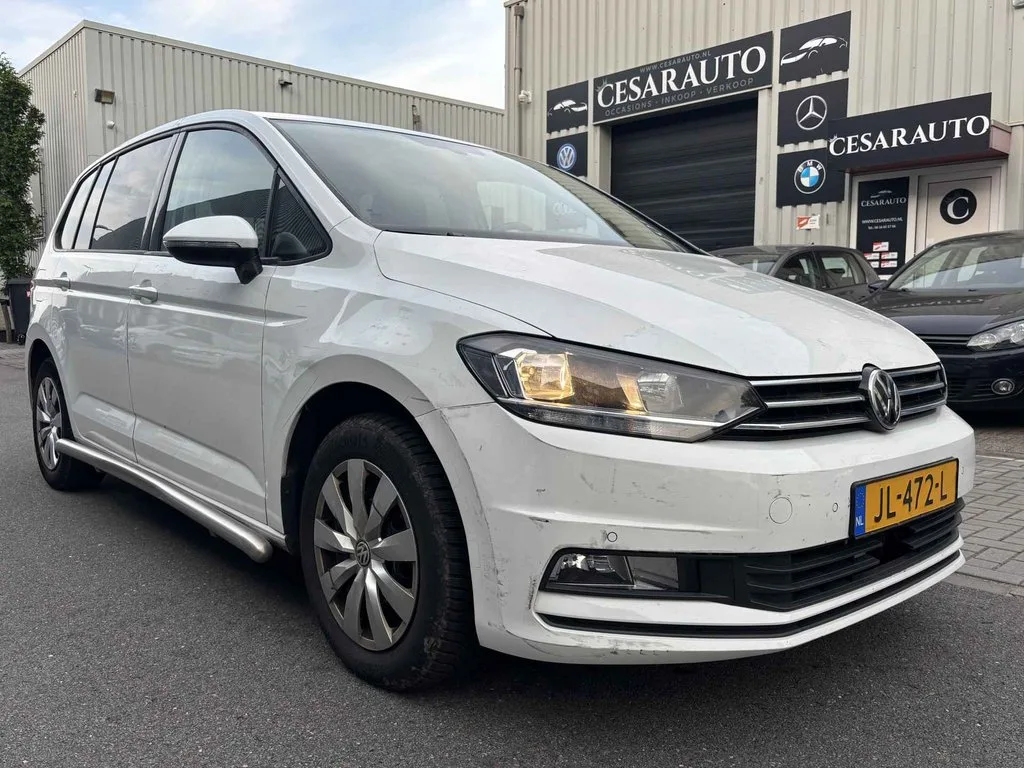 Volkswagen Touran (2016) — foto 1