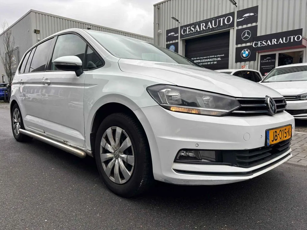 Volkswagen Touran (2016) — foto 1