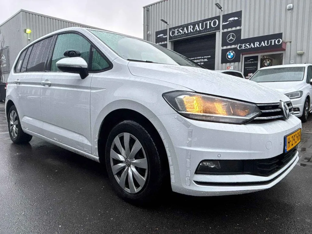 Volkswagen Touran (2020) — foto 1