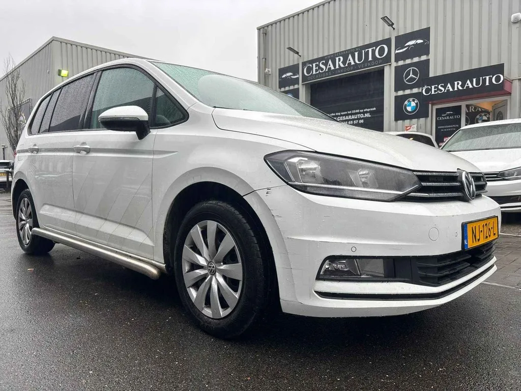 Volkswagen Touran (2017) — foto 1