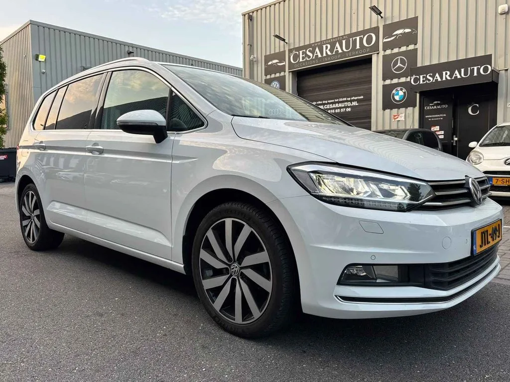 Volkswagen Touran (2016) — foto 1