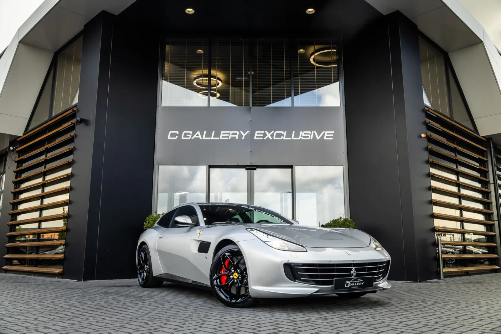 Ferrari GTC4 Lusso (2018) — foto 1