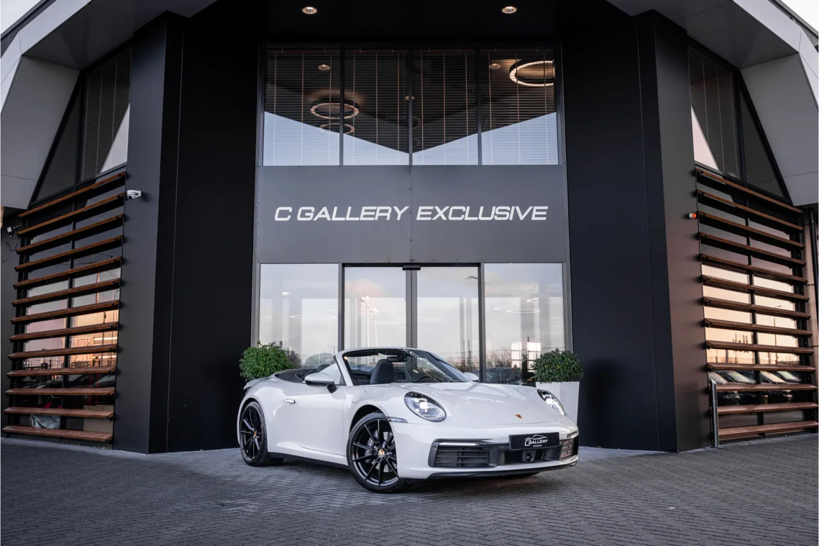 Porsche 911 (2024) — foto 1