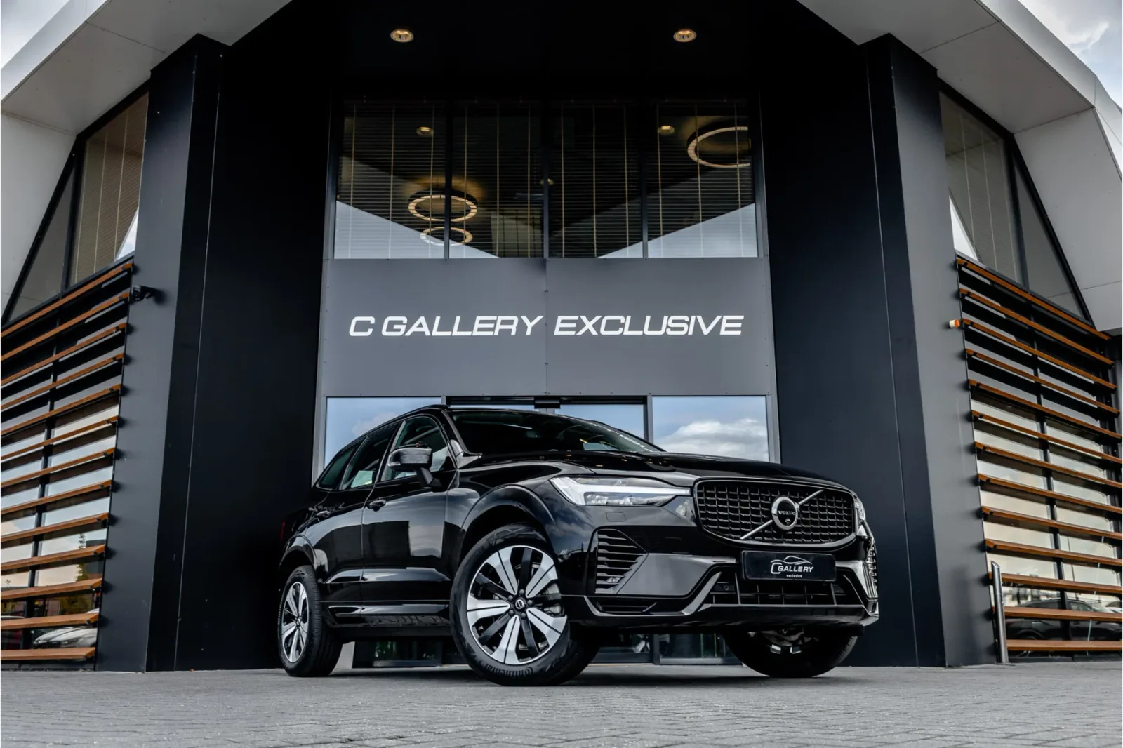 Volvo XC60 (2025) — foto 1