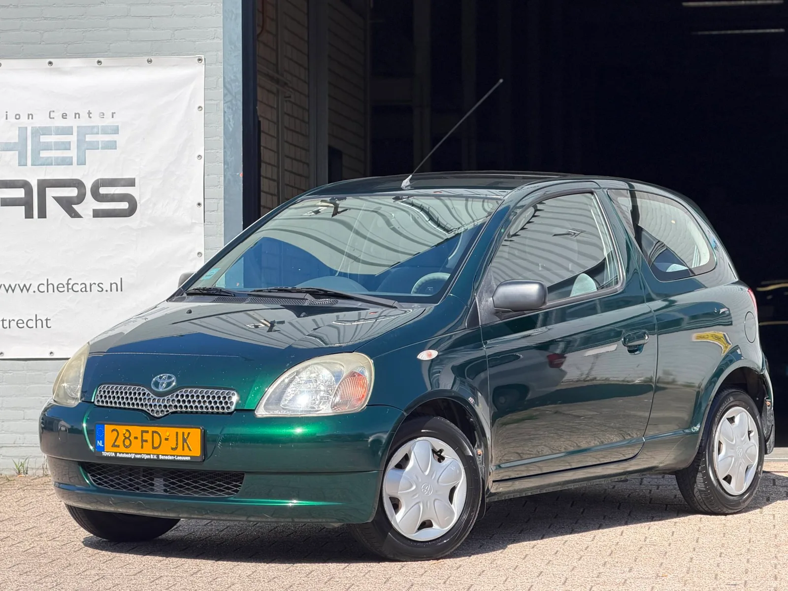 Toyota Yaris (2000) — foto 1