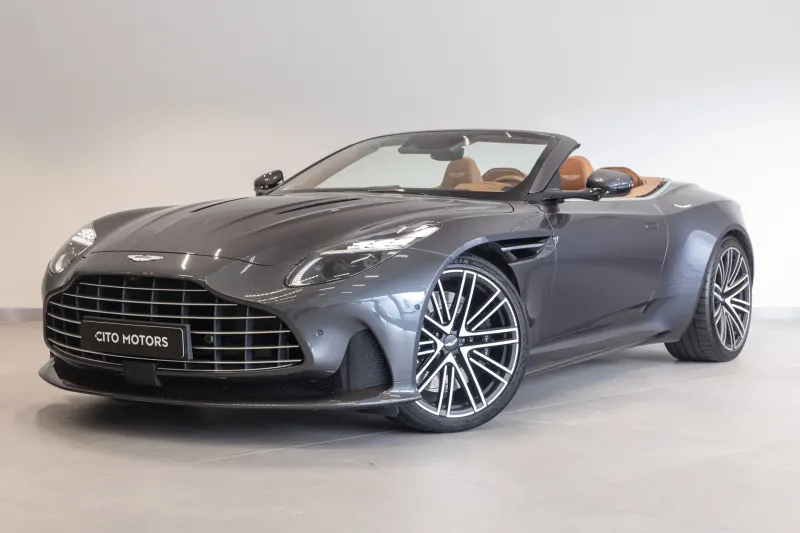 Aston Martin DB12 Volante (2024)