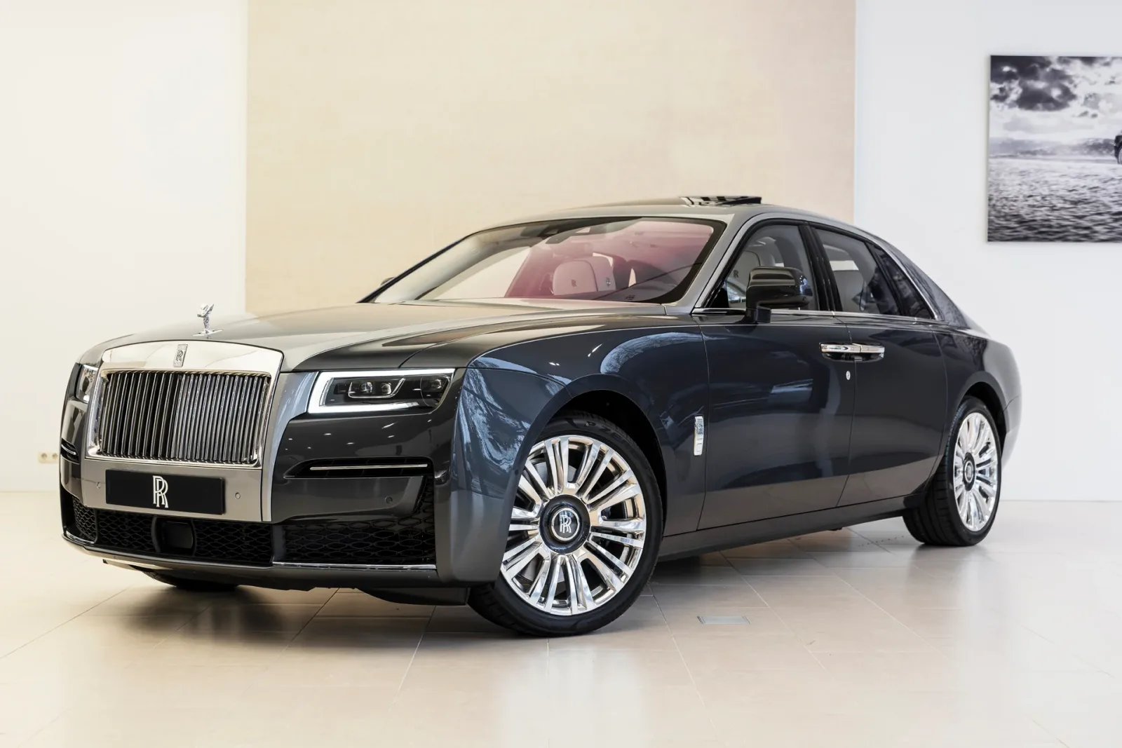 Rolls-Royce Ghost (2023) — foto 1