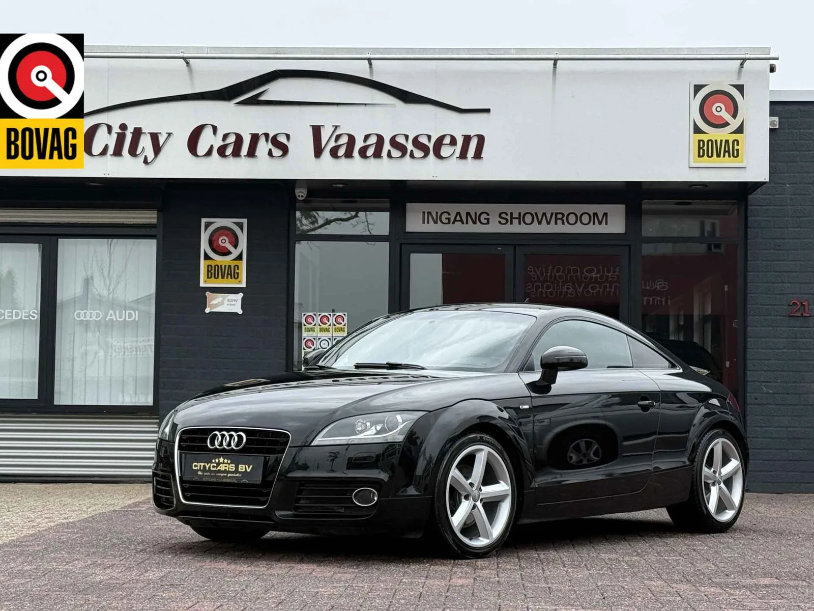 Audi TT (2011) — foto 1