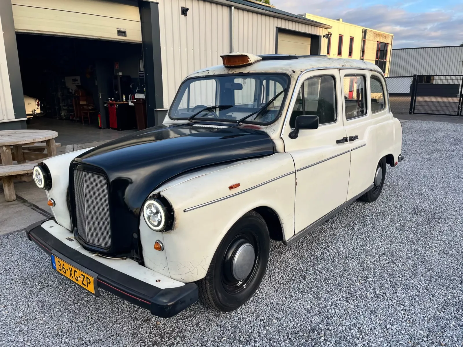 Austin TAXI (1981) — foto 1
