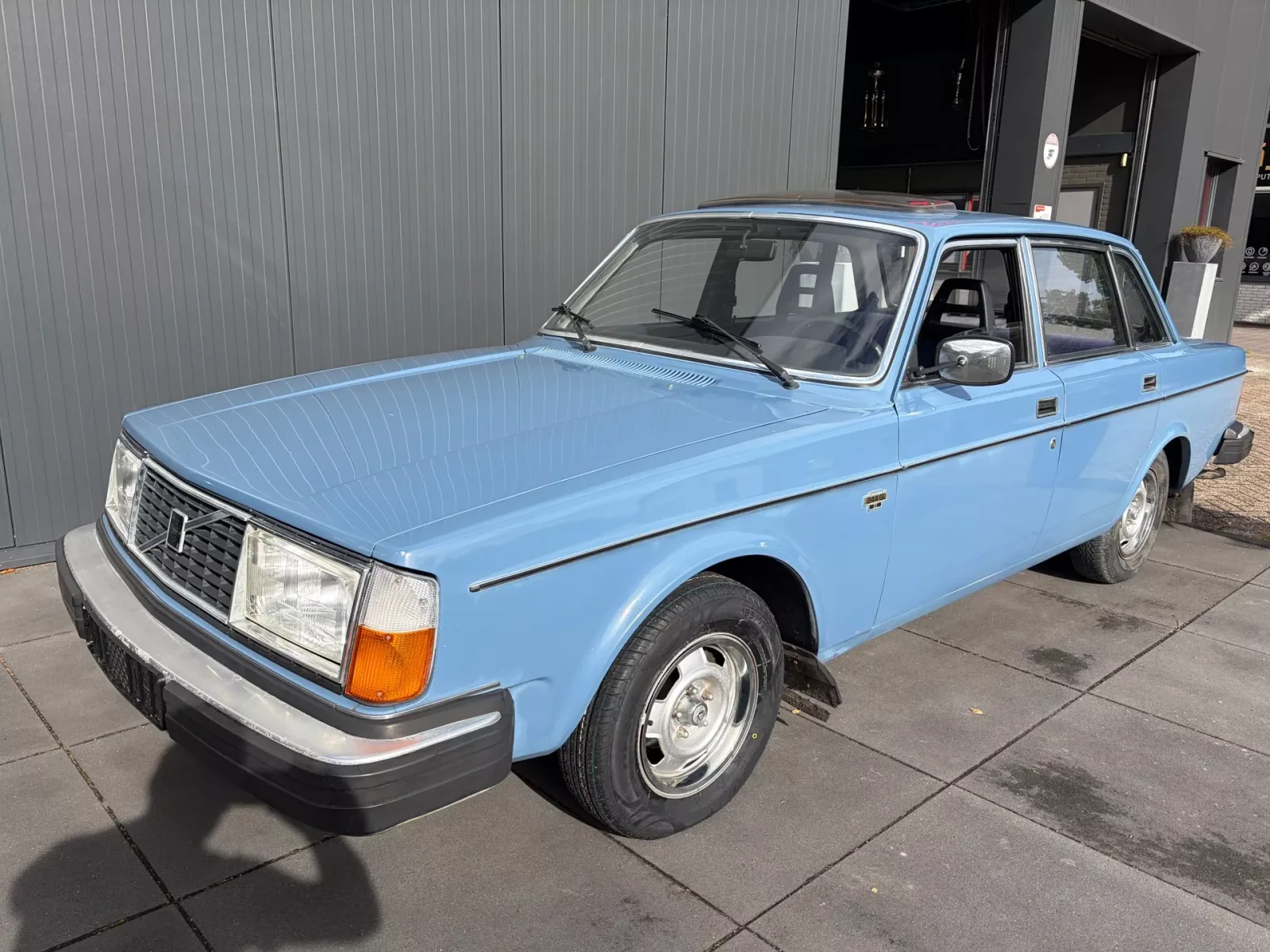 Volvo 240 (1981) — foto 1