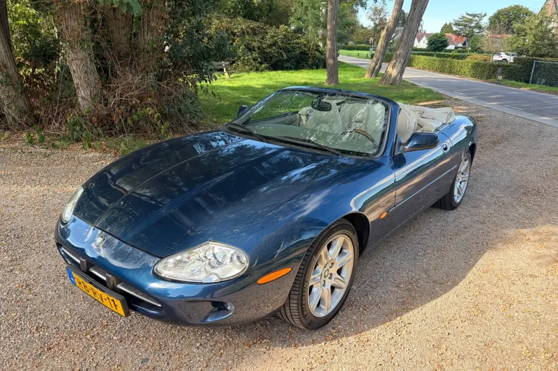 Jaguar XK8 (1997)