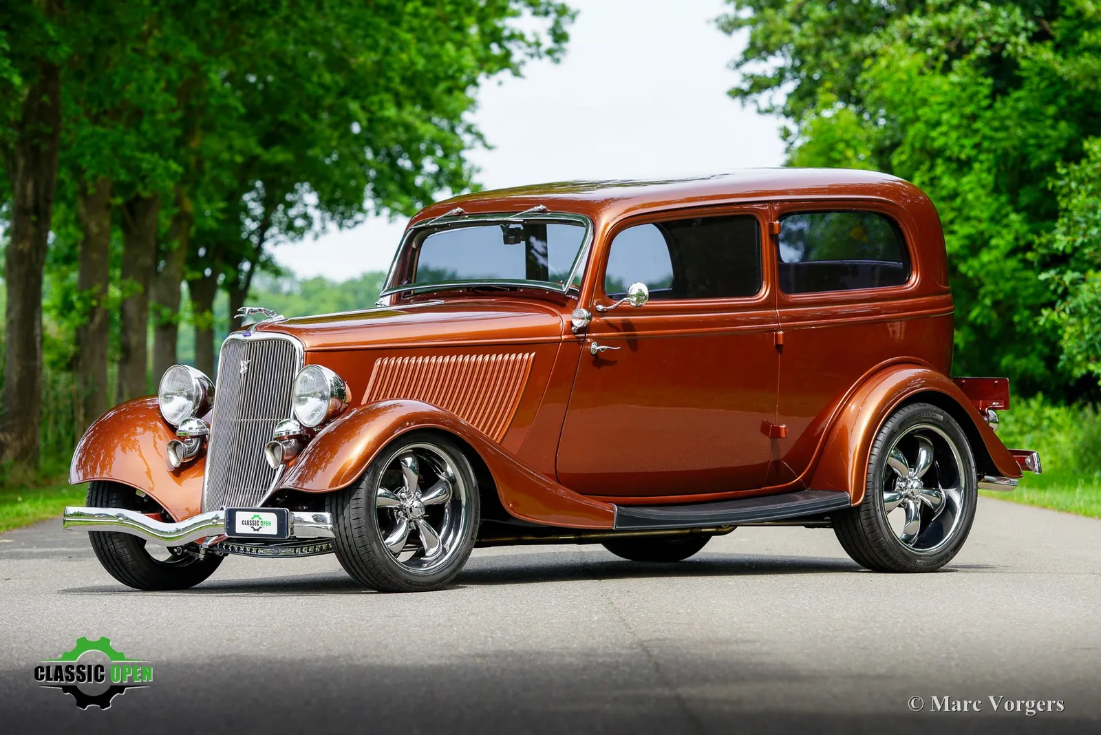 Ford Tudor V8 Restomod (1933) — foto 1