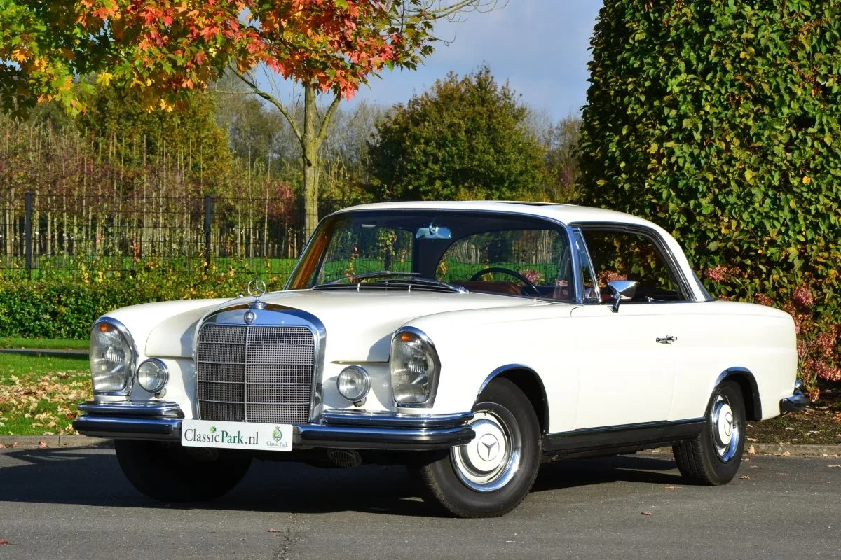 Mercedes-Benz 200-Serie (1966) — foto 1