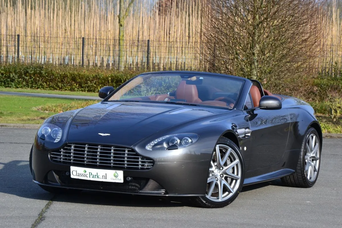 Aston Martin V8 Vantage (2013) — foto 1