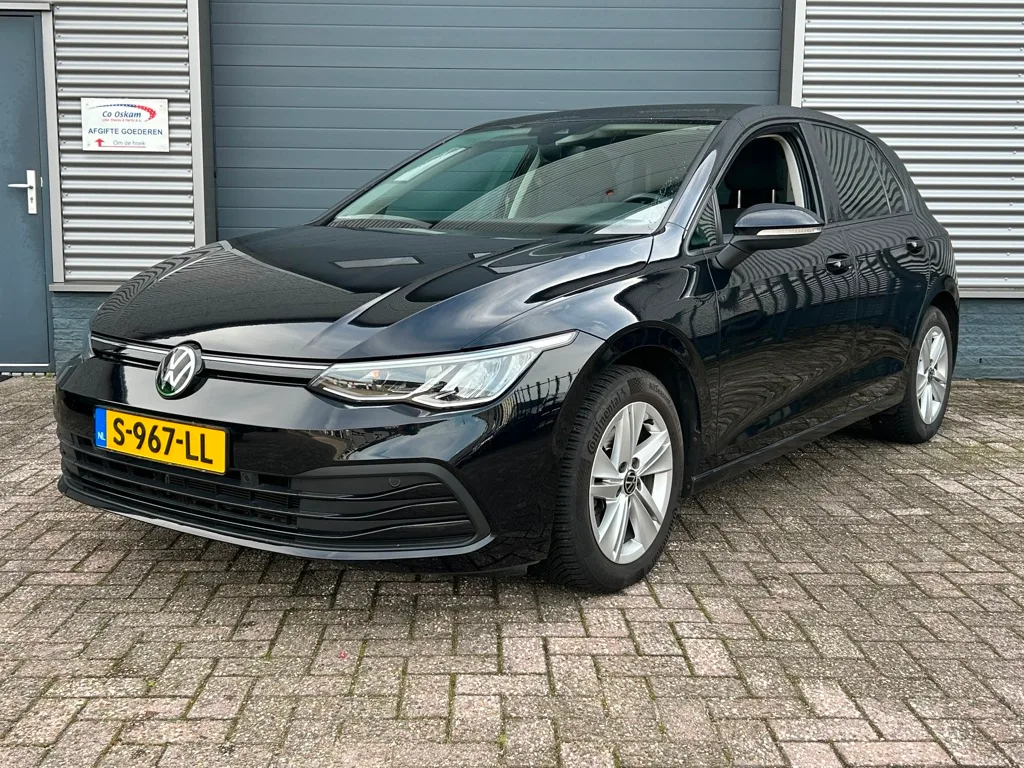 Volkswagen Golf (2022) — foto 1