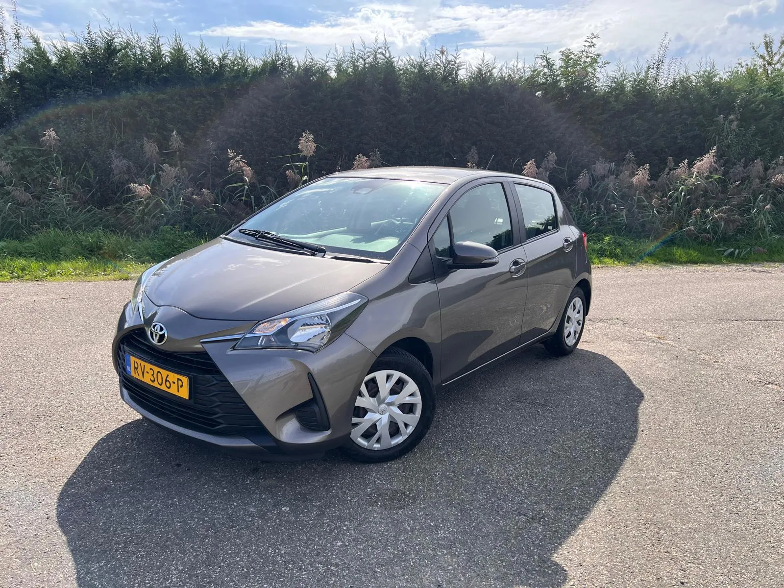 Toyota Yaris (2018) — foto 1
