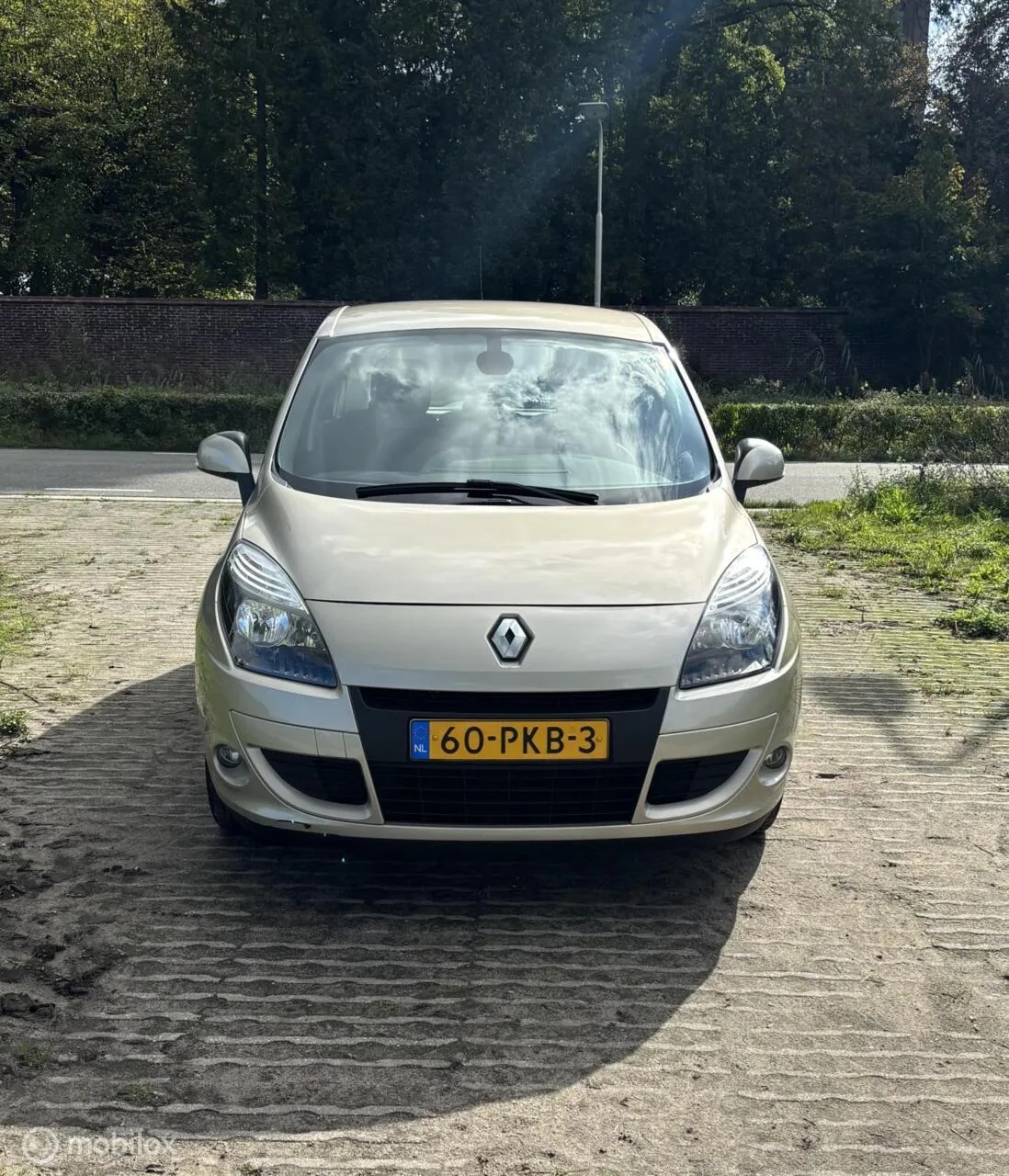 Renault Scénic (2011) — foto 1