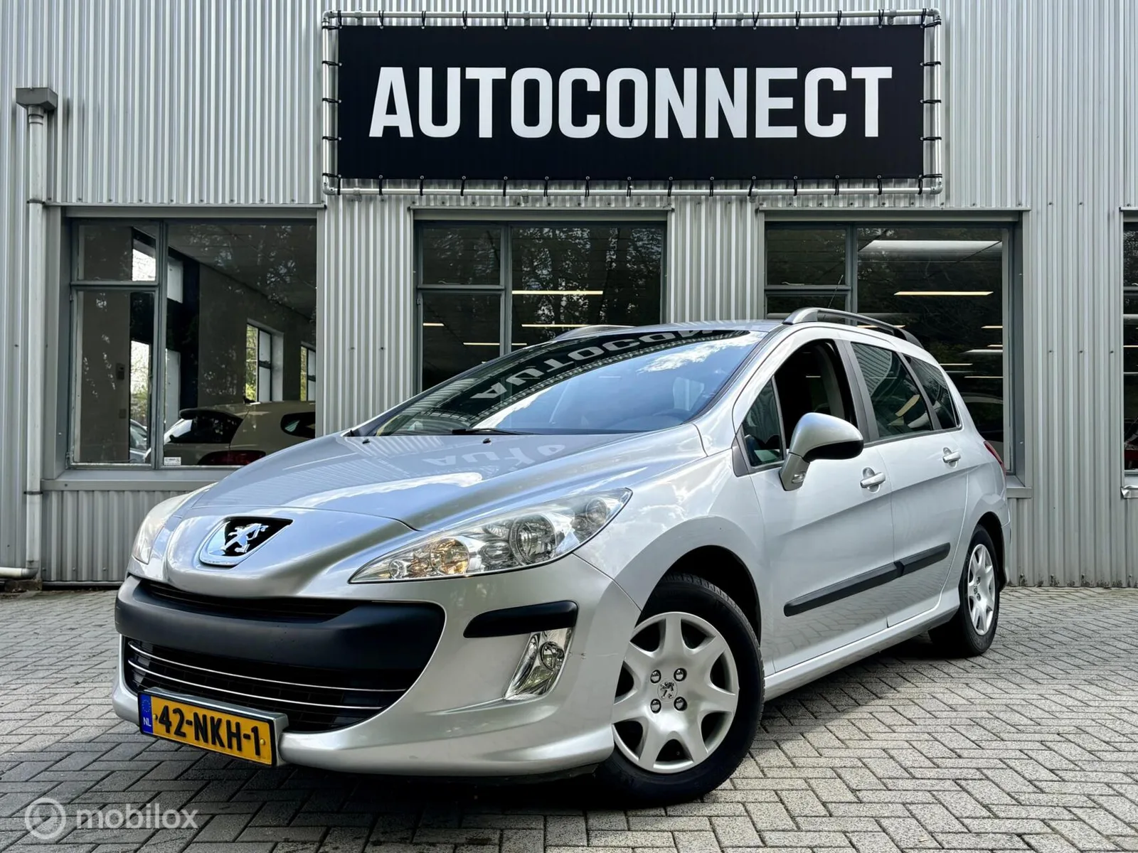 Peugeot 308 (2010) — foto 1
