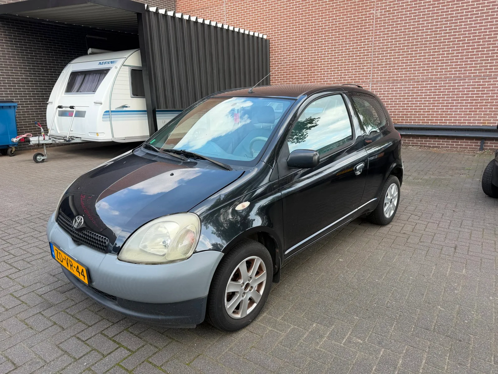 Toyota Yaris (1999) — foto 1