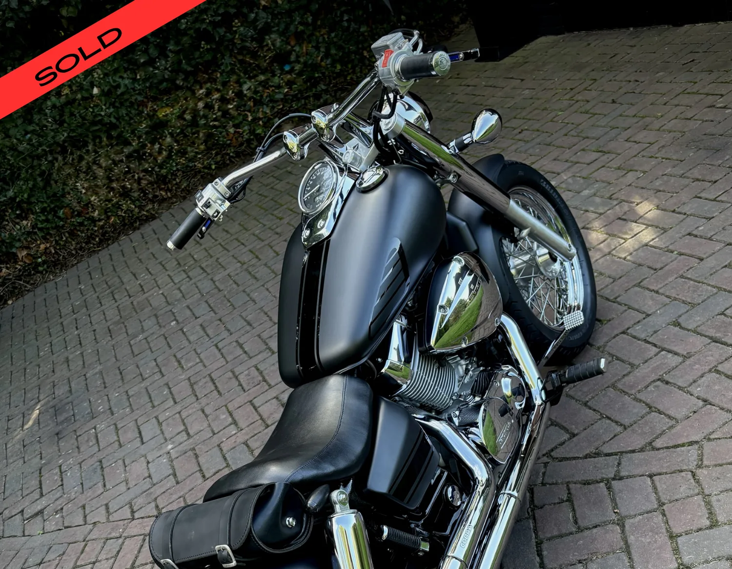 Honda VT750 Shadow Wide-Tire custom bobber (2004) — foto 1