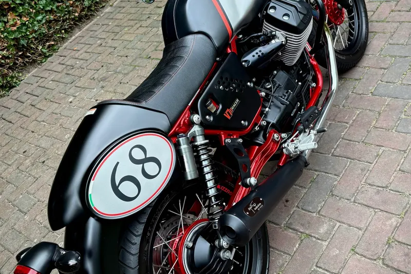 Moto Guzzi V7 (2016)