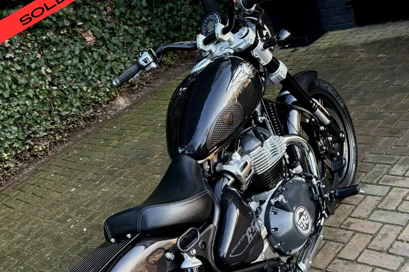 Royal Enfield Super Meteor 650 (2024)