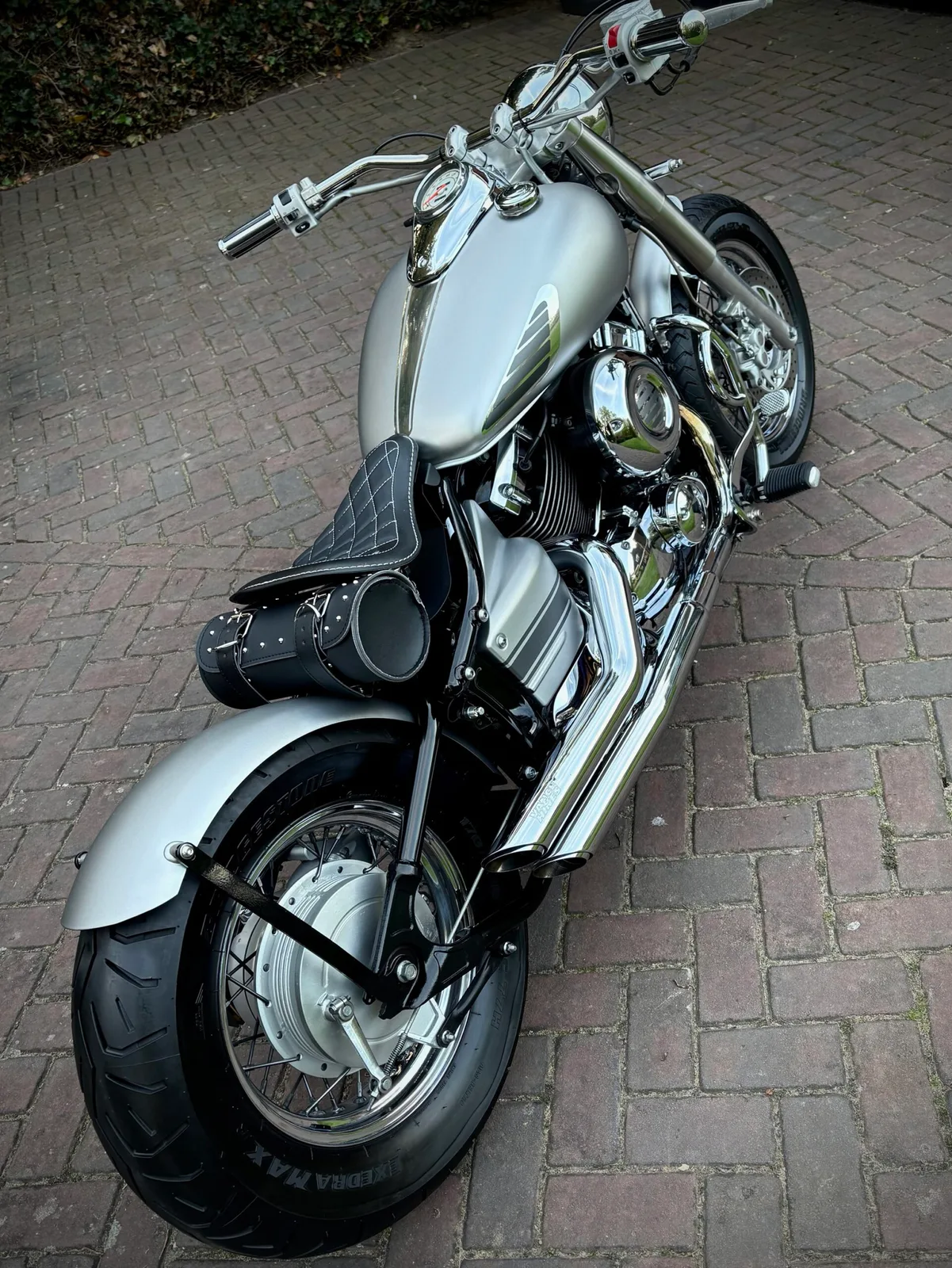 Yamaha Dragstar XVS650 Classic bobber (2000) — foto 1